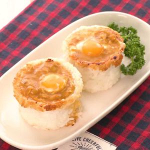 「半熟卵のカレーチーズカップ」のレシピ動画