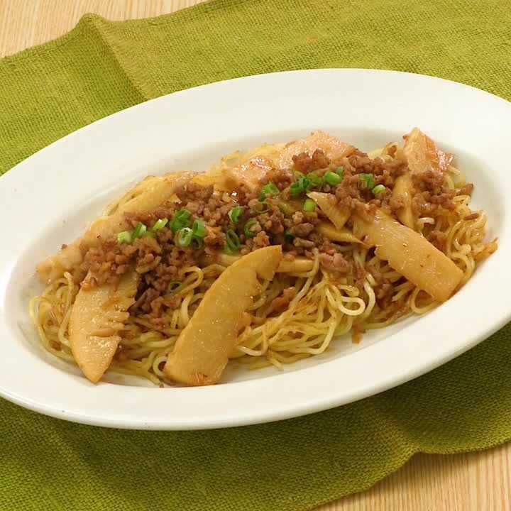 たけのこのピリ辛そぼろ焼きそば