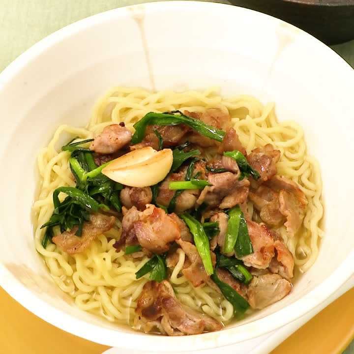カリカリ豚とニラのラーメン