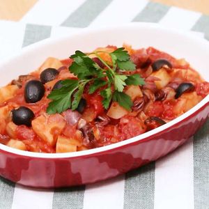 ほたるいかとジャガイモのトマト煮込み