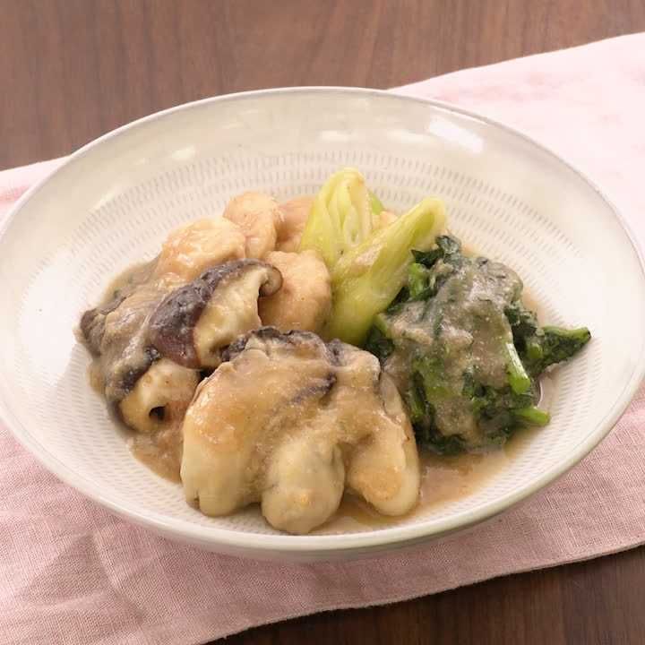 牡蠣と春菊のごま味噌煮