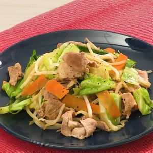 「基本の肉野菜炒め」のレシピ動画