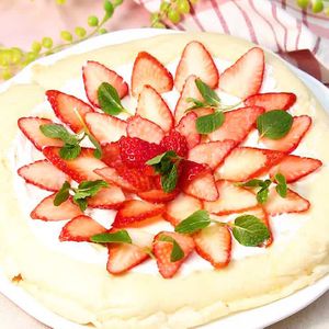 いちごのチーズピザ