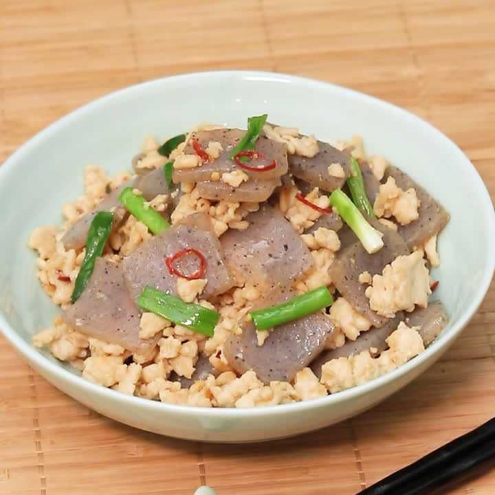 鶏ひき肉とこんにゃくのピリ辛みそきんぴら