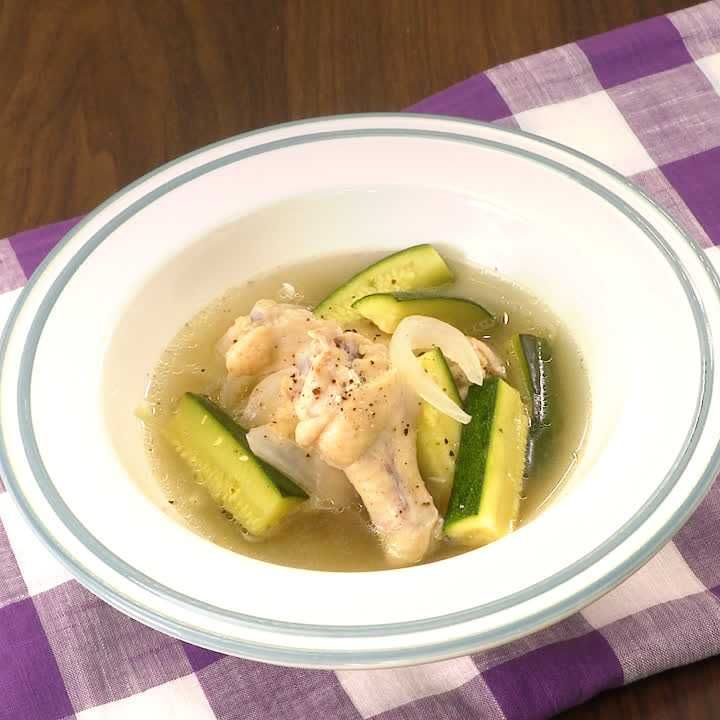 ズッキーニと手羽元のコンソメ煮