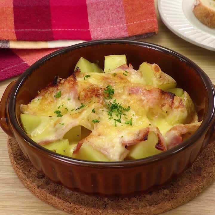 新じゃがとベーコンのオーロラグラタン