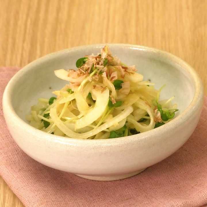 新玉ねぎとかいわれの柚子胡椒あえ