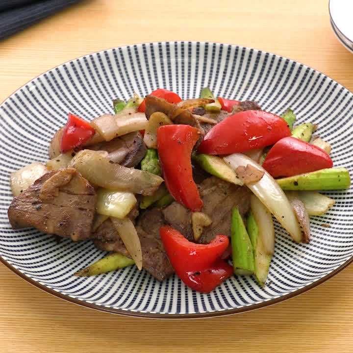 牛たんとアスパラの黒胡椒炒め