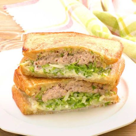 ツナマヨ キャベツの黄金コンビで ボリュームホットサンドのレシピ動画 作り方 Delish Kitchen