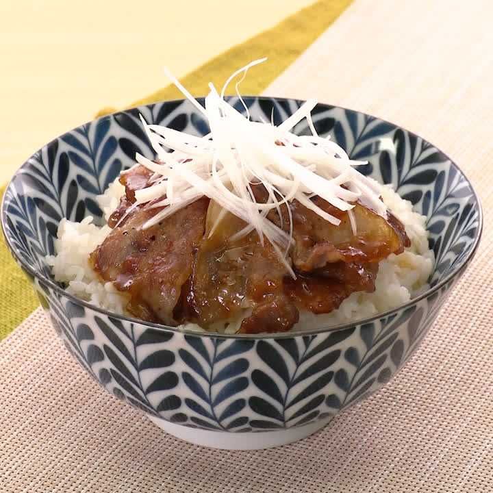 豚バラ肉でこってり甘辛丼