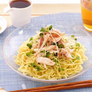 具には野菜たっぷり 鶏ささみのごまだれ冷やし中華のレシピ動画 作り方 Delish Kitchen