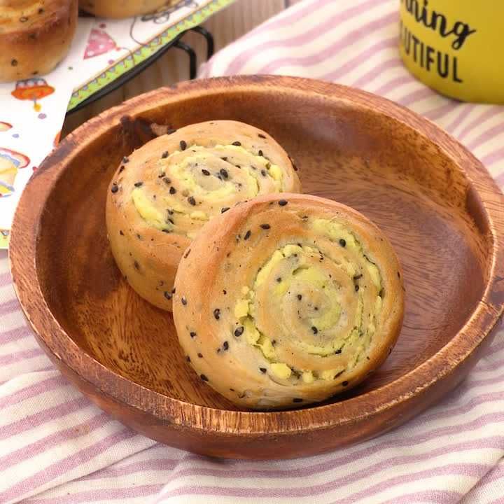 さつまいものふわふわロールパン