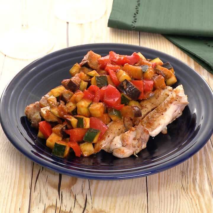 ボリューム満点 鶏のラタトゥイユソースがけのレシピ動画 作り方 Delish Kitchen