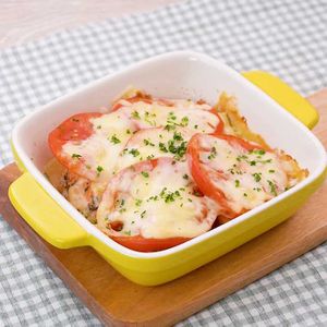 「鮭とトマトのハーブチーズ焼き」のレシピ動画