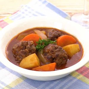 とろとろ柔らかい 牛すじビーフシチューのレシピ動画 作り方 Delish Kitchen