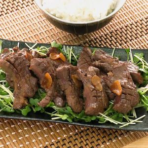 「牛タンのバター醤油ソテー」のレシピ動画