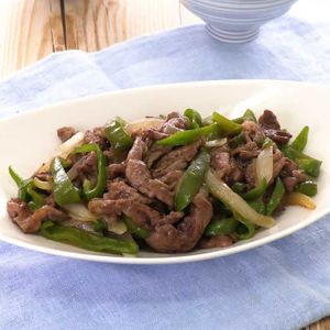 「牛肉とピーマンの甘辛炒め」のレシピ動画