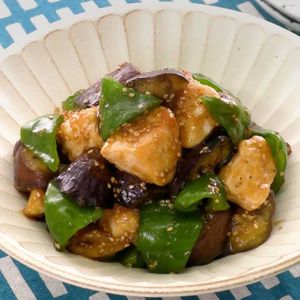 「ナスと鶏肉とピーマンのオイスター炒め」のレシピ動画