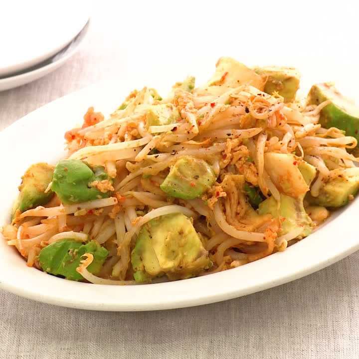 アボカドともやしのキムチ炒め