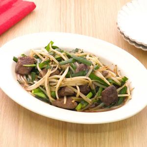 「鶏レバニラ」のレシピ動画