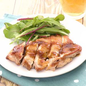 チキンソテーの梅ソースがけ