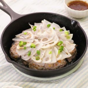 「大根とれんこんのひき肉重ね蒸し」のレシピ動画