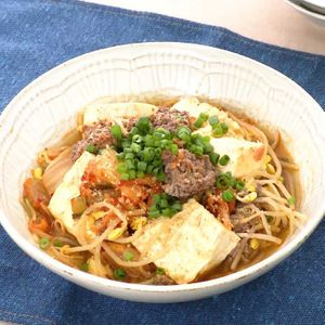 「牛ひき肉と豆もやしのキムチ煮」のレシピ動画
