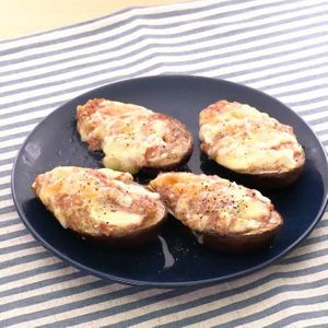 「なすとコンビーフのマヨチーズ焼き」のレシピ動画