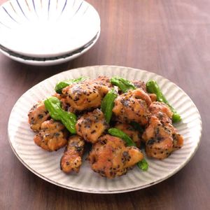 鶏肉の黒ごま竜田揚げ