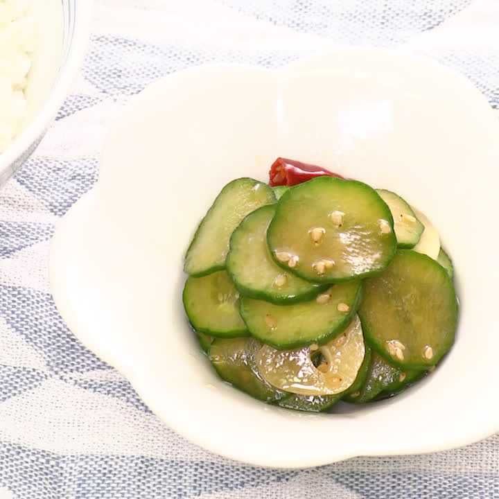 5分で味がしっかりしみる にんにく醤油きゅうりのレシピ動画 作り方 Delish Kitchen