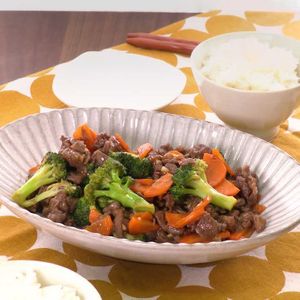 「ブロッコリーと牛肉炒め」のレシピ動画