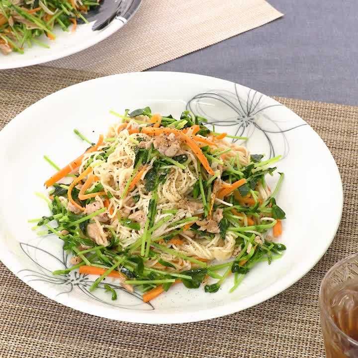 パパッと炒めて 豆苗とツナのソーミンチャンプルーのレシピ動画 作り方 Delish Kitchen パパッと炒めて 豆苗とツナのソーミンチャンプルーのレシピ動画 作り方 Delish Kitchen