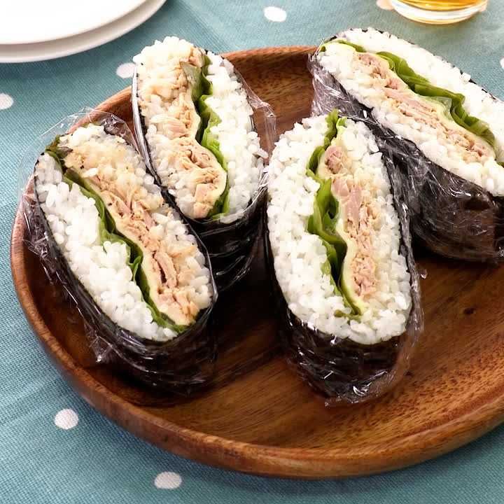 おにぎらずの作り方を解説 人気の具で作るレシピも Delish Kitchen