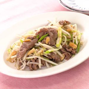 「もやしと牛肉のピーナッツ味噌炒め」のレシピ動画