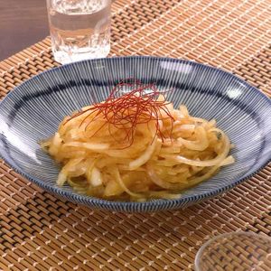 オニオンスライスのピリ辛和え
