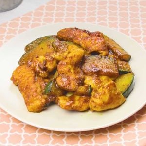 「鶏むね肉とかぼちゃのカレー風味炒め」のレシピ動画