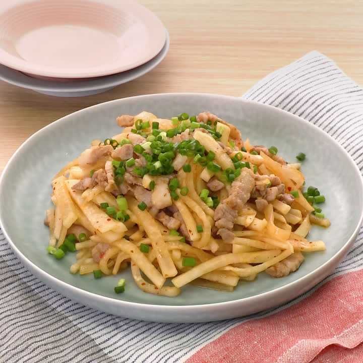 千切り大根と豚肉のピリ辛炒め