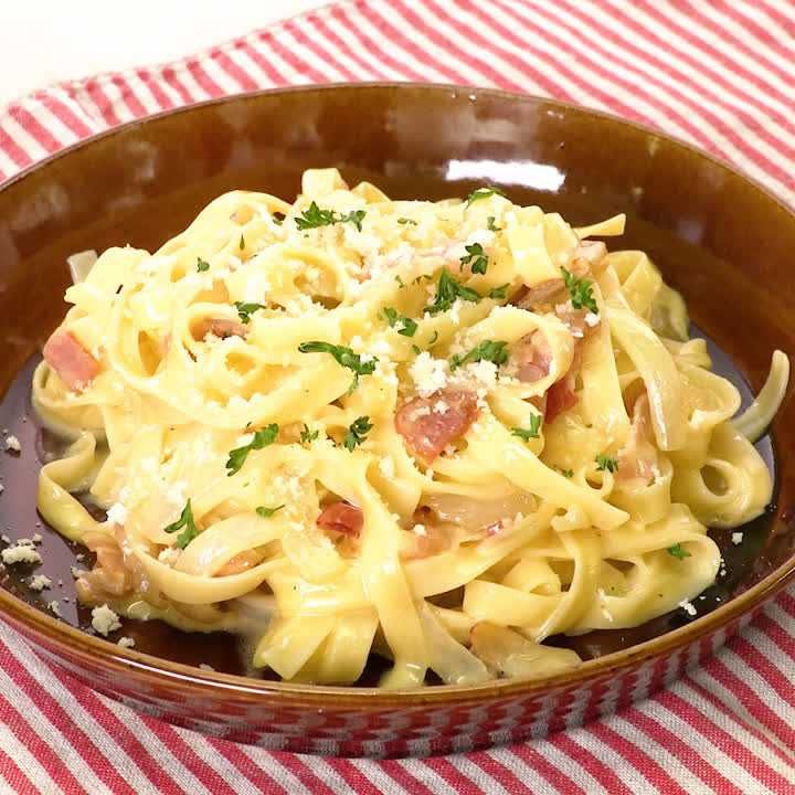 卵黄と生クリームで作るカルボナーラ