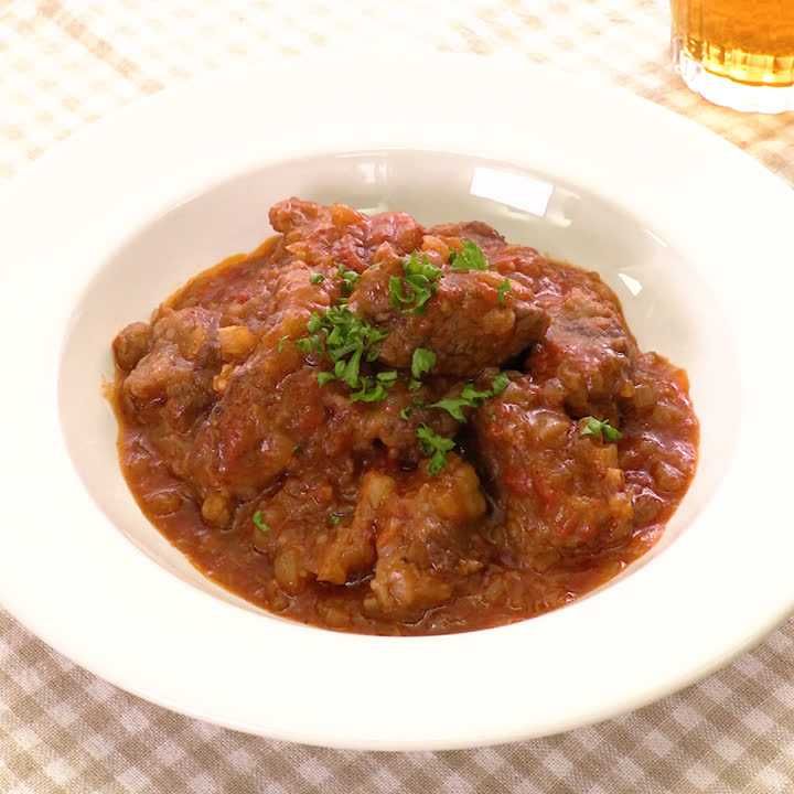 牛バラ肉のトマト煮込み