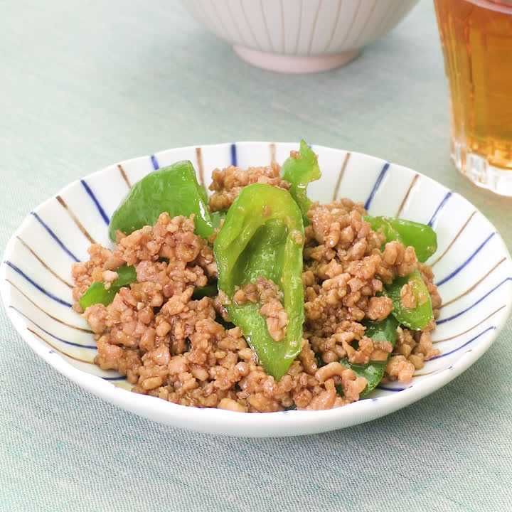 鶏ひき肉とピーマンのオイスター炒め