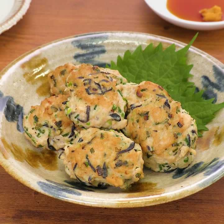 鶏ひき肉とひじきのしょうがつくね