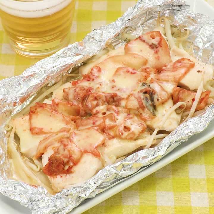 チーズとろーり 鶏むねキムチのホイルチーズ焼きのレシピ動画 作り方 Delish Kitchen