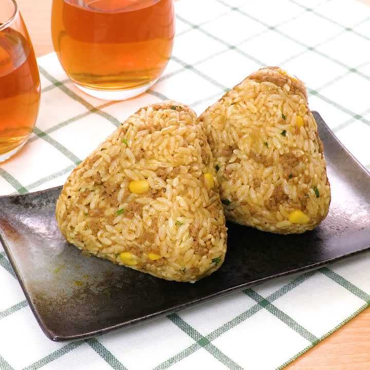 パッと簡単 ドライカレーのおにぎりのレシピ動画 作り方 Delish Kitchen パッと簡単 ドライカレーのおにぎりのレシピ動画 作り方 Delish Kitchen