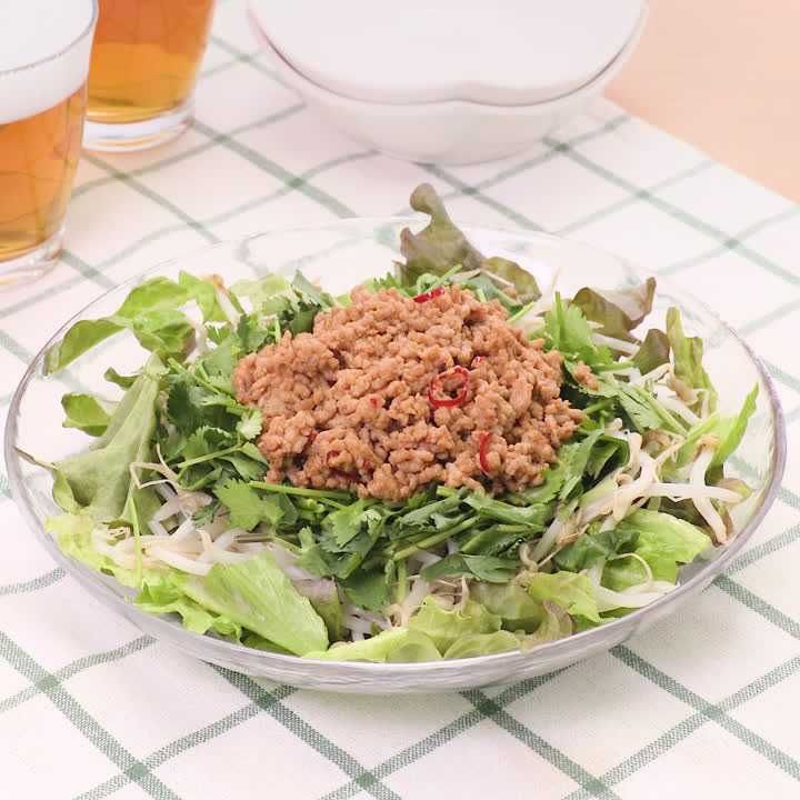 食べだしたら止まらない 肉味噌パクチーサラダのレシピ動画 作り方 Delish Kitchen
