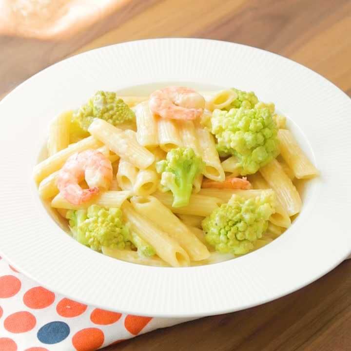 ロマネスコとエビのクリームパスタ