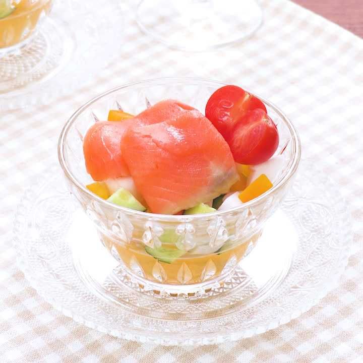 サーモンと野菜のジュレサラダ
