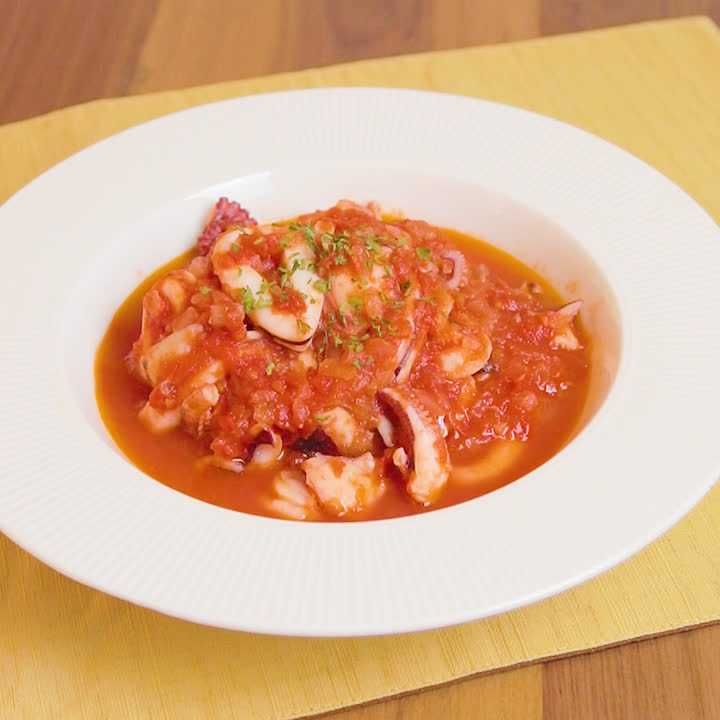 イカとたこのトマト煮込み