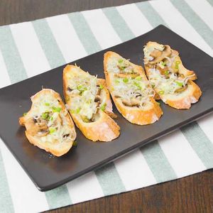 「しらすとねぎのバケッドピザ」のレシピ動画