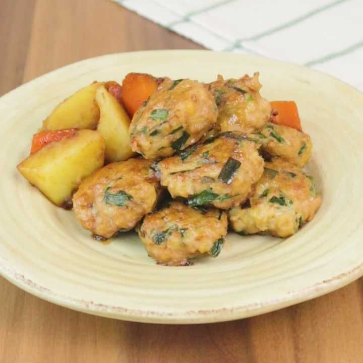ニラ団子とじゃがいもの照り焼き