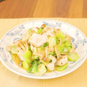 「チンゲン菜と鶏肉の中華炒め」のレシピ動画